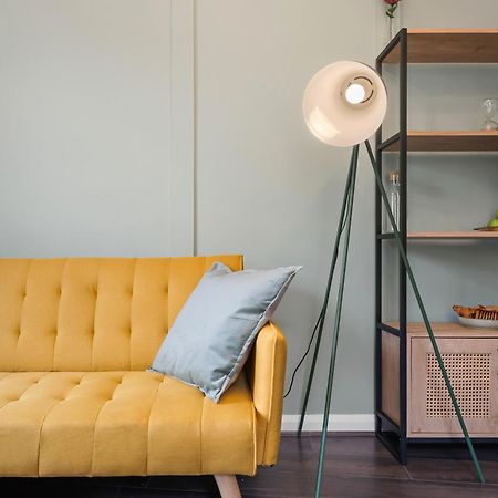 Chic 2 Bedroom Apartment Near Liverpool Street By Gold Stays Londres Extérieur photo