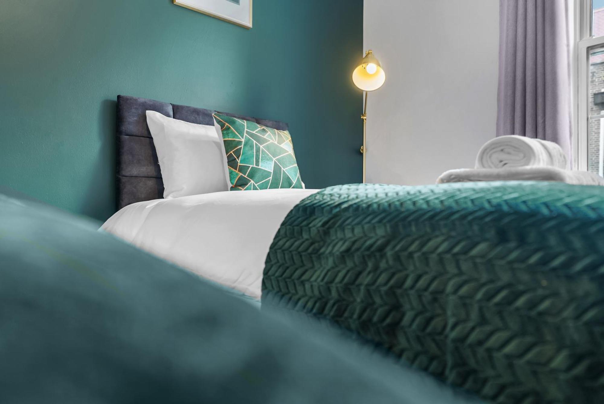 Chic 2 Bedroom Apartment Near Liverpool Street By Gold Stays Londres Extérieur photo